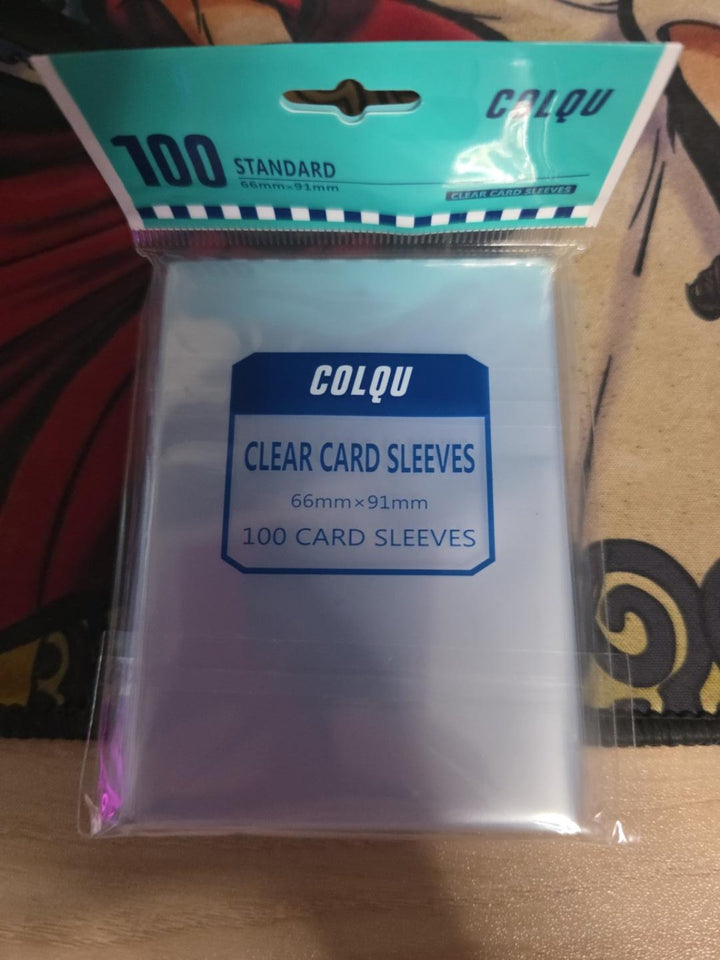 Card Sleeves Transparentes COLQU 66 × 91 mm – 100 Unidades